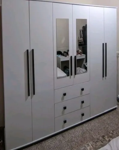 Guarda roupa de 6 portas 