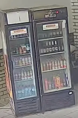 *VENDO* Cervejeira R$4300,00 Refrigerador R$2000,00 Frezer vertical.