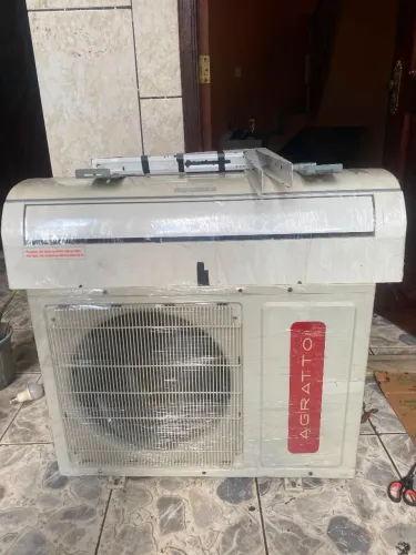 Vendo Split Angratto de 22.000 BTUs