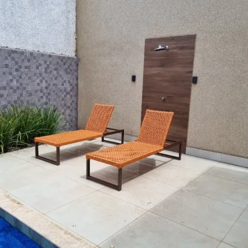 ESPREGUIÇADEIRA DE PISCINA ( UNIDADE )