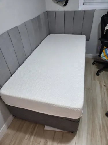 Colchão Emma Basics Solteiro com Box Bau Reforçado Sued Cinza