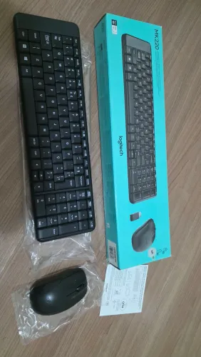 Kit Teclado e Mouse Sem Fio Logitech MK220 ABNT2 - Com Caixa