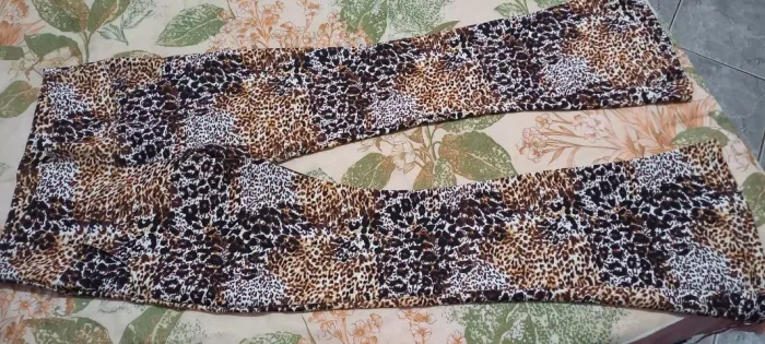 Calça plus size oncinha lycra tam 46...há mais modelos e tamanhos zap 11- *