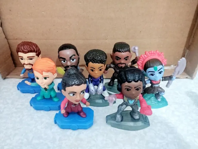 Coleção Bonecos Miniaturas Marvel MC Donald's - Pantera Negra e Eternos (Valor do lote).