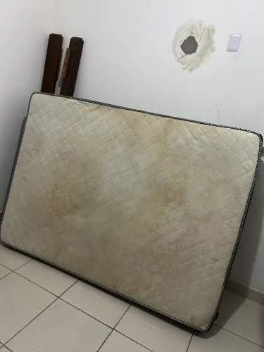 Colchão de casal usado