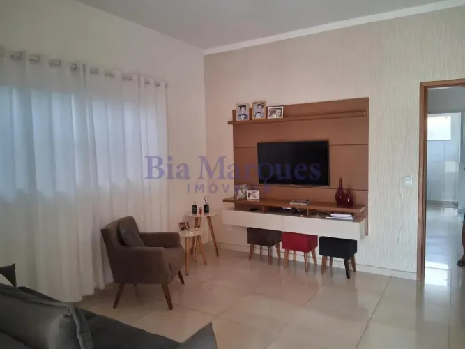 CASA TÉRREA COM 210M², 3 QUARTOS, SENDO 1 SUÍTE, À VENDA NO CONDOMÍNIO BELLA CITTA