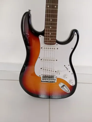 GUITARRA VOGGA STRATOCASTER