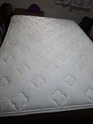 Colchão de Casal tradicional com molas