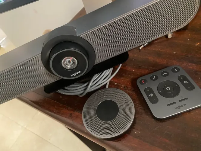 MeetUp Logitech 4k V-R0007 - Completa Microfone e Controle