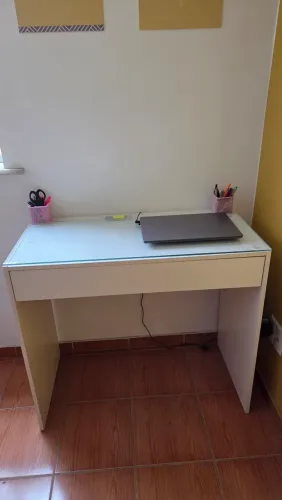 Escrivaninha multiuso com cadeira