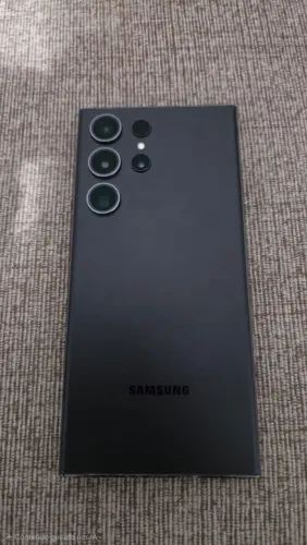 Samsung S23 Ultra 256GB (Com detalhe na tela)