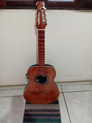 Violão febertone.