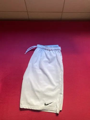 Bermuda Nike dry-fit branca 