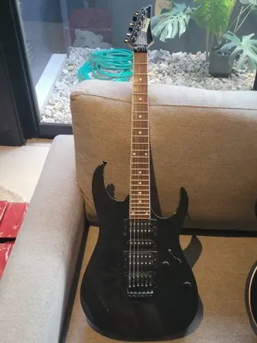 ibanez rg preta com ponte floyd rose