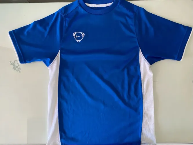 Camiseta Nike azul e branca Infantil 