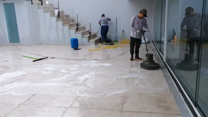 Lavagem de Pisos Comerciais, Residenciais e insdustriais