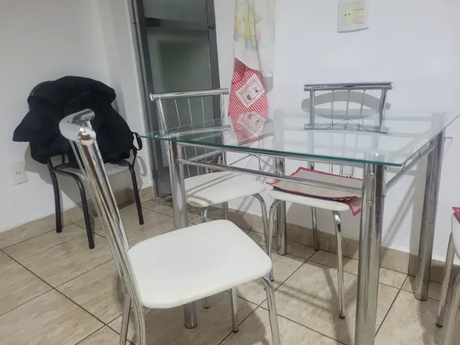Mesa de vidro 4 cadeiras pes cromados