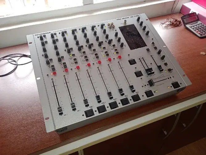 Mixer / Mesa DJ Behringer DX 1000