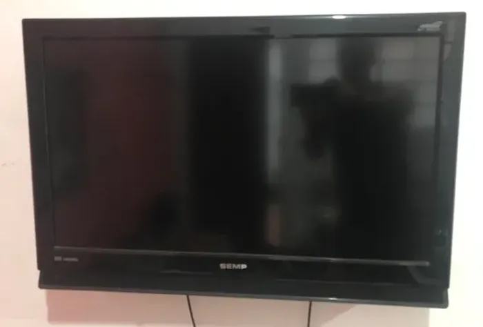 TV Semp 32 pol com controle remoto
