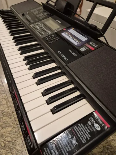 Teclado Casio CT-X800 61 teclas, excelente estado e funcionamento