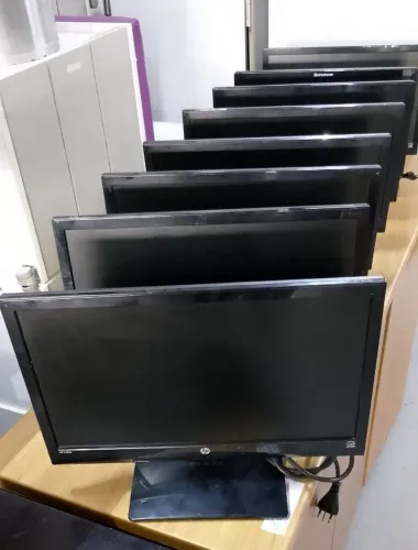 Monitores 18 Polegadas - HP e Lenovo 