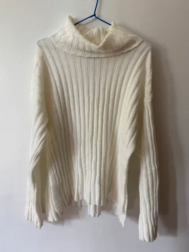 Casaco de frio branco crochê com gola alta