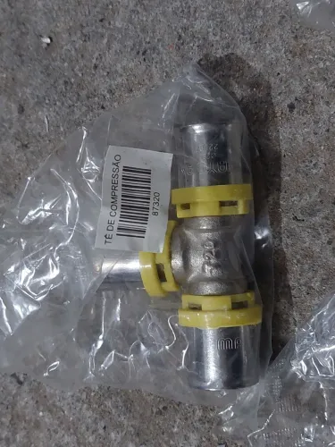 10un Tê c/ Rosca Fêmea para Tubo Multicamadas 20mm