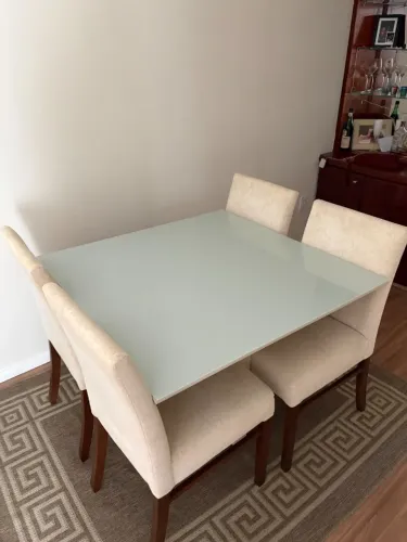 Mesa de jantar quadrada