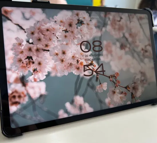 Xiaomi Pad6 Dourado (256gb - 8gb RAM) + acessórios (teclado e capinha)