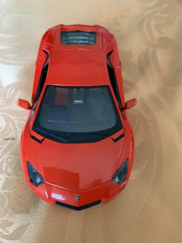 Lamborghini aventador metal/ escala 1/24.   Marca Maisto