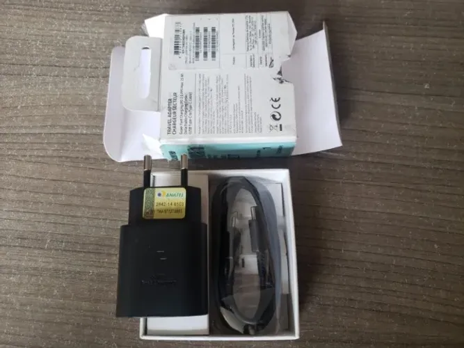 CAERREGADOR COM CARREGAMENTO SUPER RÁPIDO