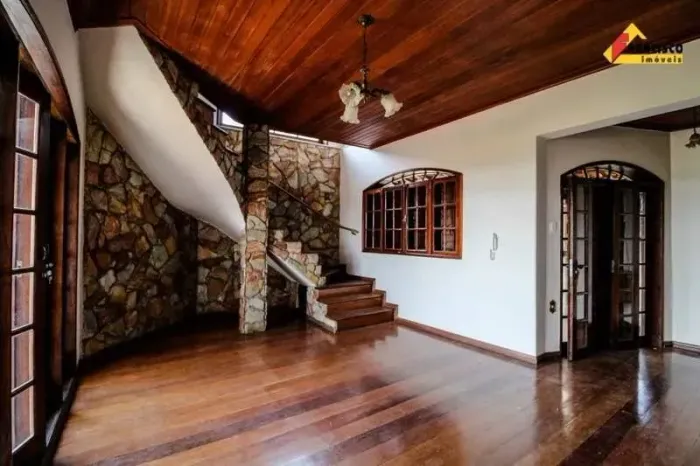 Casa para aluguel, 4 quartos, 1 suíte, 3 vagas, Centro - Divinópolis/MG
