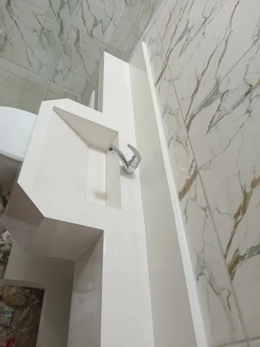 Pia em porcelanato pra banheiro já com instalação