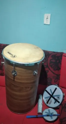 Vendo estes instrumentos de pagode.