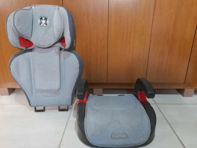 Assento com encosto removível 