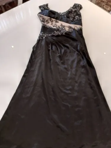 Vestido Kalandra preto com busto bordado