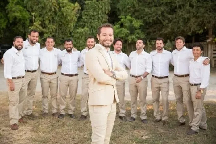 Terno slim bege para casamento (pacotes para padrinhos)