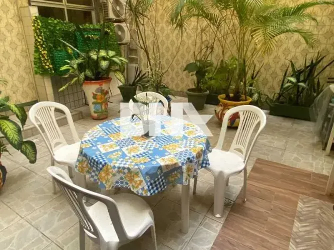 Apartamento - / Residencial / Copacabana