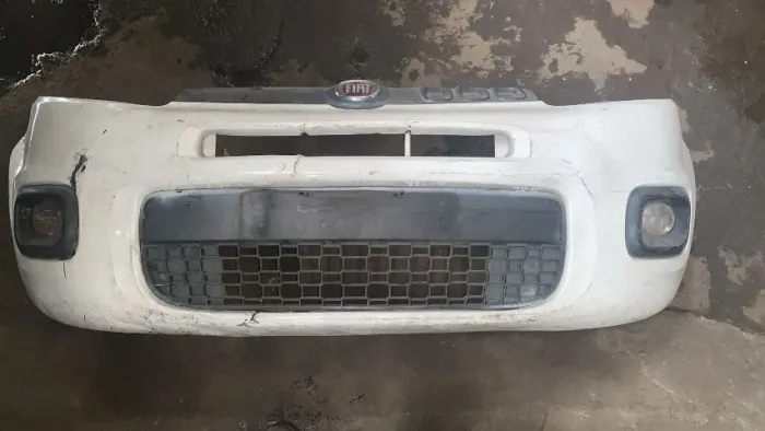 Pára-choque dianteiro do Fiat uno atractive 2015