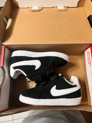 Tênis de bebê Nike 