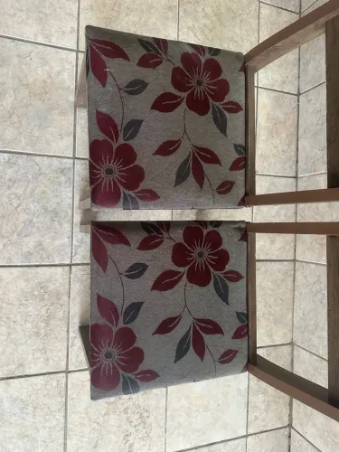 Mesa com 2 cadeiras 