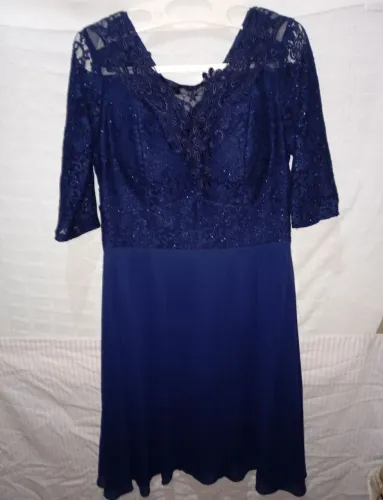 Vestido de Festa Azul Marinho com Renda