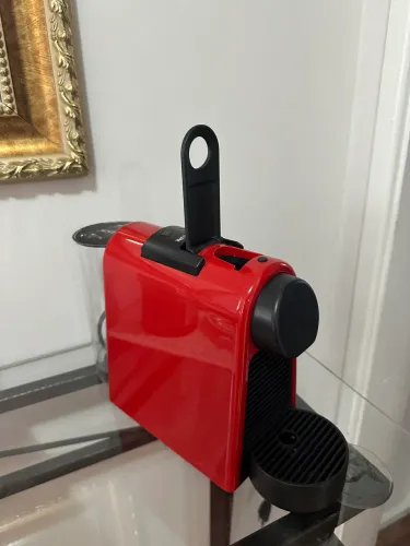 Cafeteira Nespresso Essenza Mini D30 Vermelha 120V