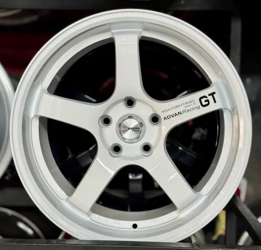 Rodas Advan GT aro 18 tala 8.5 furacão 5x112 e 5x114