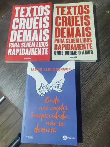 Livros - Coleção Textos Cruéis Demais (R$25,00 cada)