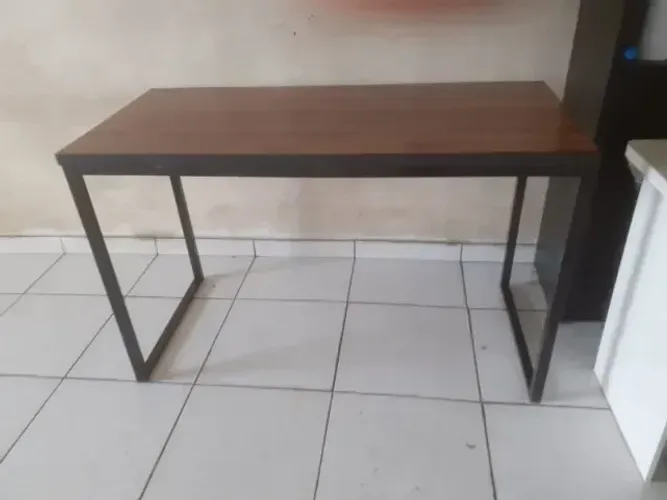 fev- mesa industrial madeirada e preta, para estudo ou escritório - peça a sua
