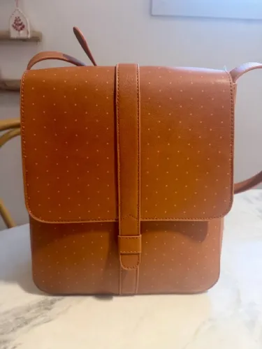 bolsa média, couro sintético, marrom caramelo e poá coral, Imaginarium