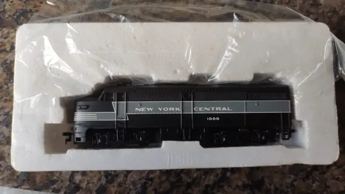 Locomotiva diesel Walthers Trainline 931-211 HO NYC Alco FA1. Nº 1000