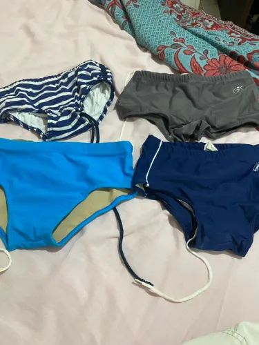 Vendo 4 sungas de menino - tamanhos variados