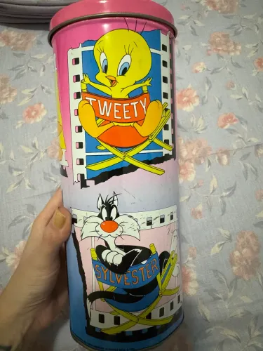 Lata antiga rara da década de 90